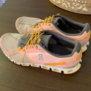 On Cloud Running Shoes size 9